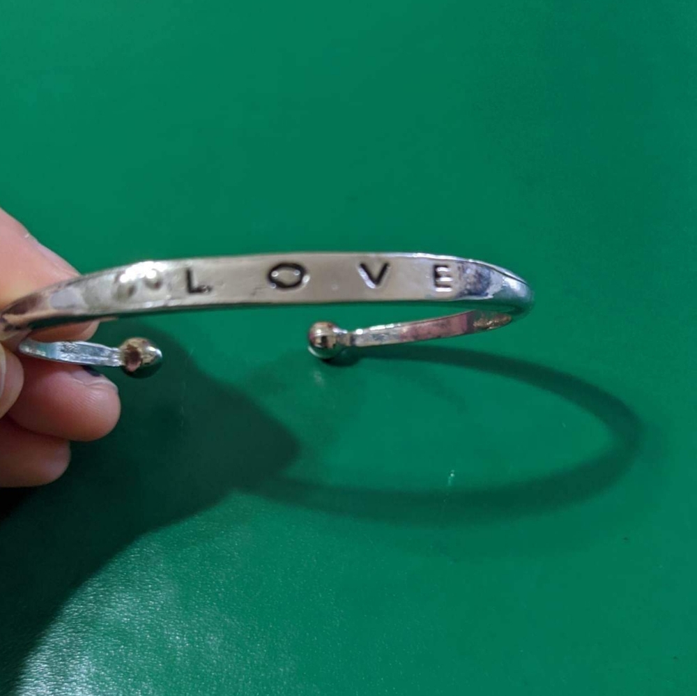 ⭐FREE WITH BUNDLE ⭐LOVE Bracelet
